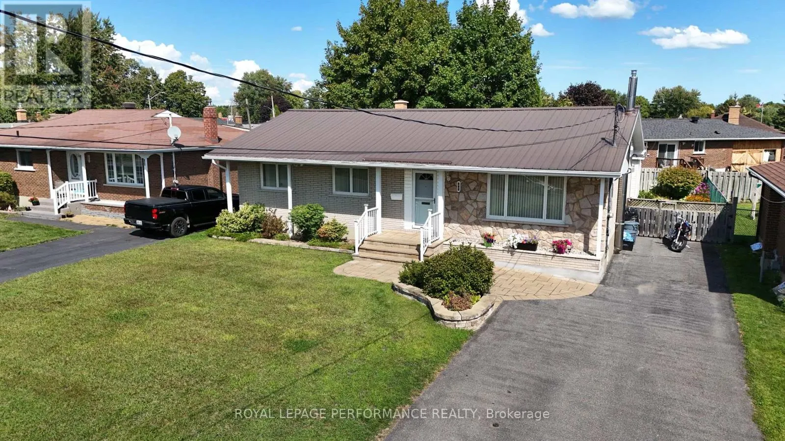 808 CARLETON STREET