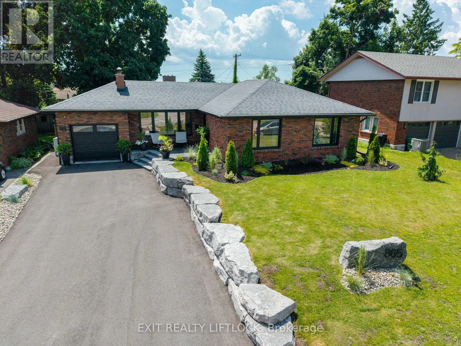 865 KENSINGTON DRIVE
