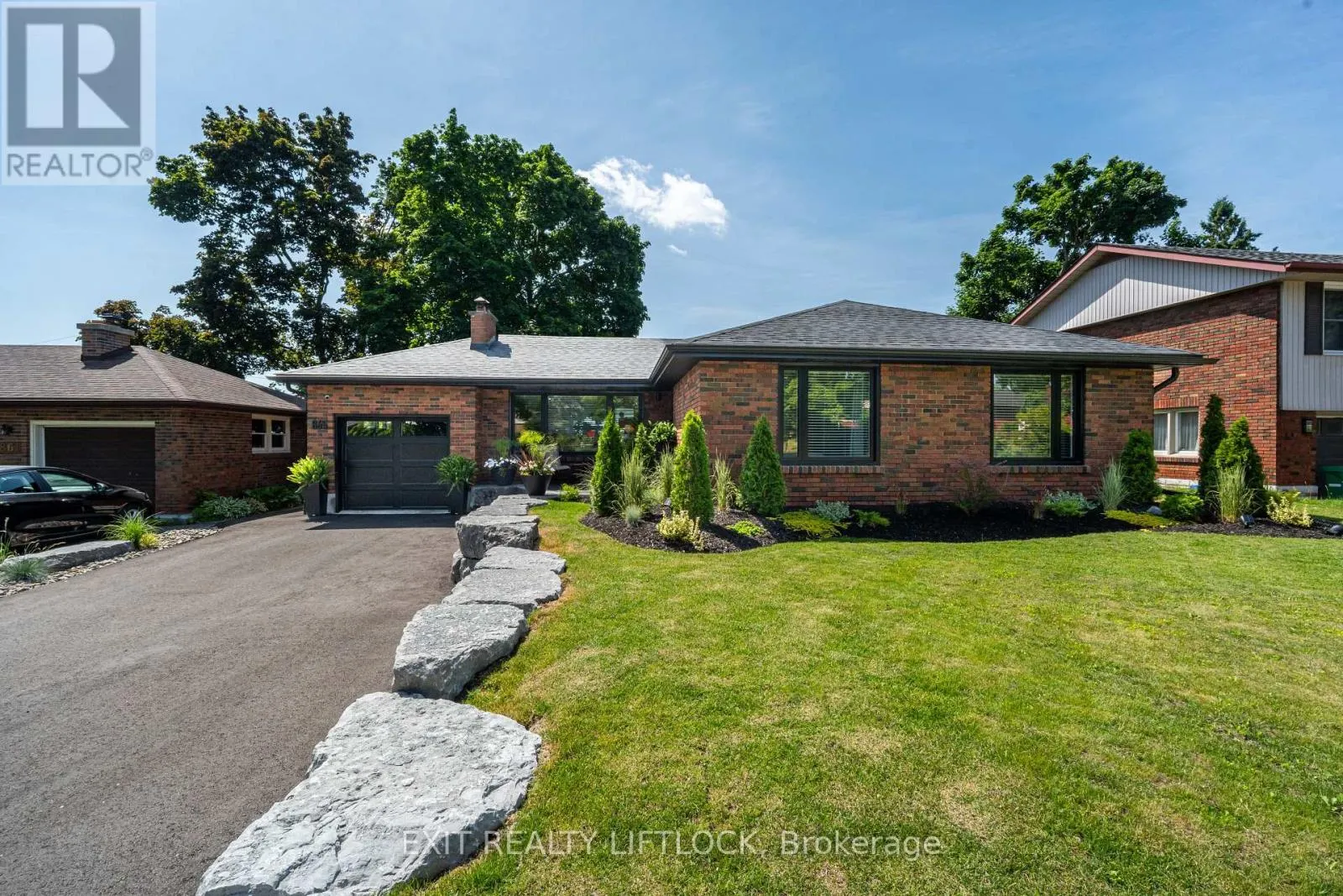 865 KENSINGTON DRIVE