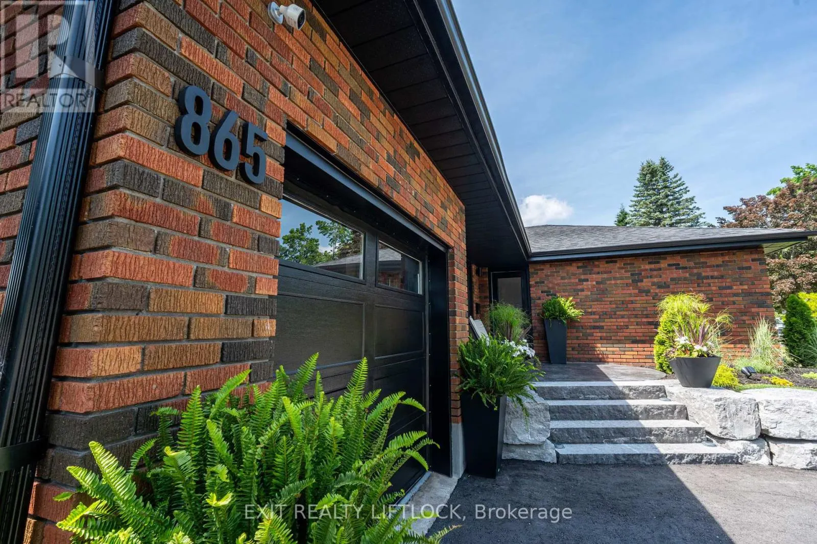 865 KENSINGTON DRIVE