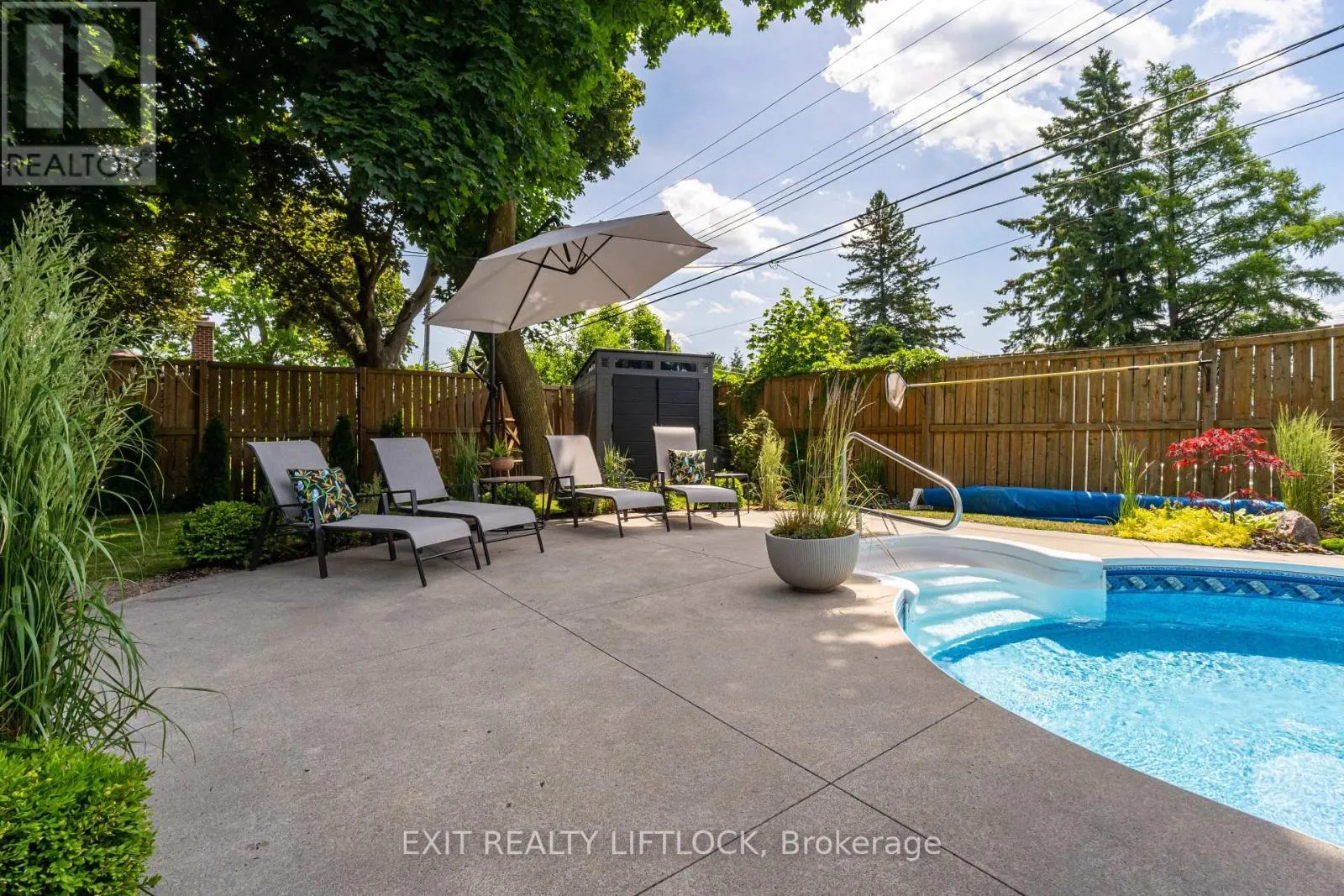 865 KENSINGTON DRIVE