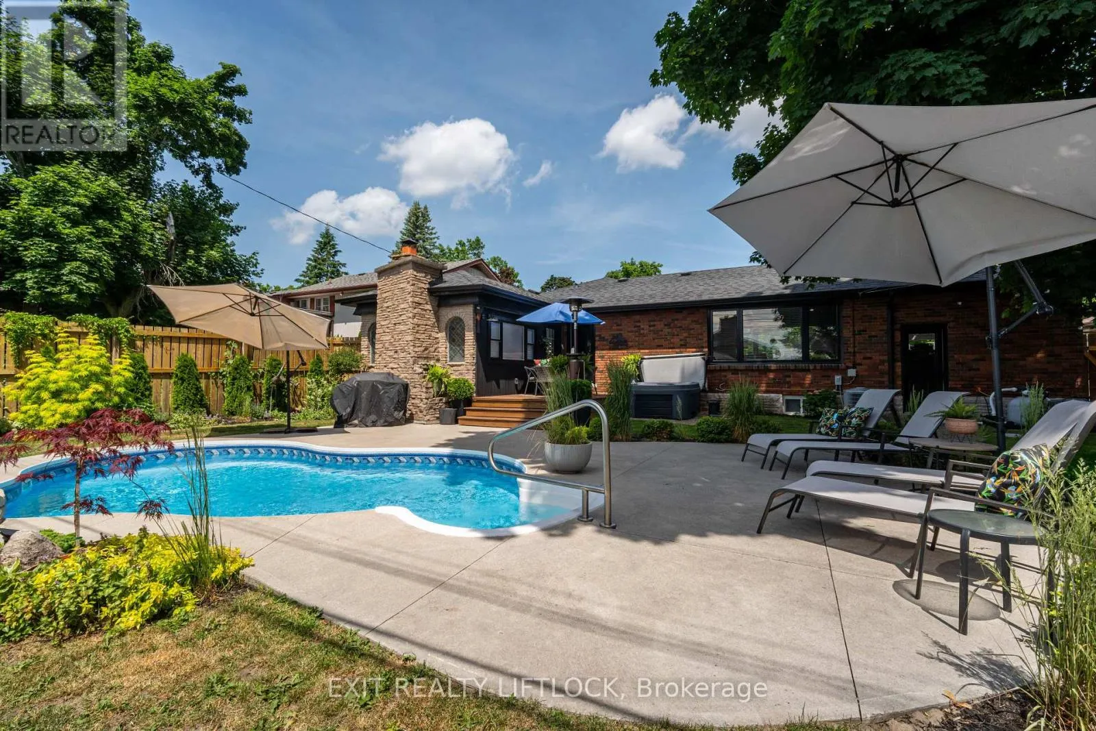 865 KENSINGTON DRIVE