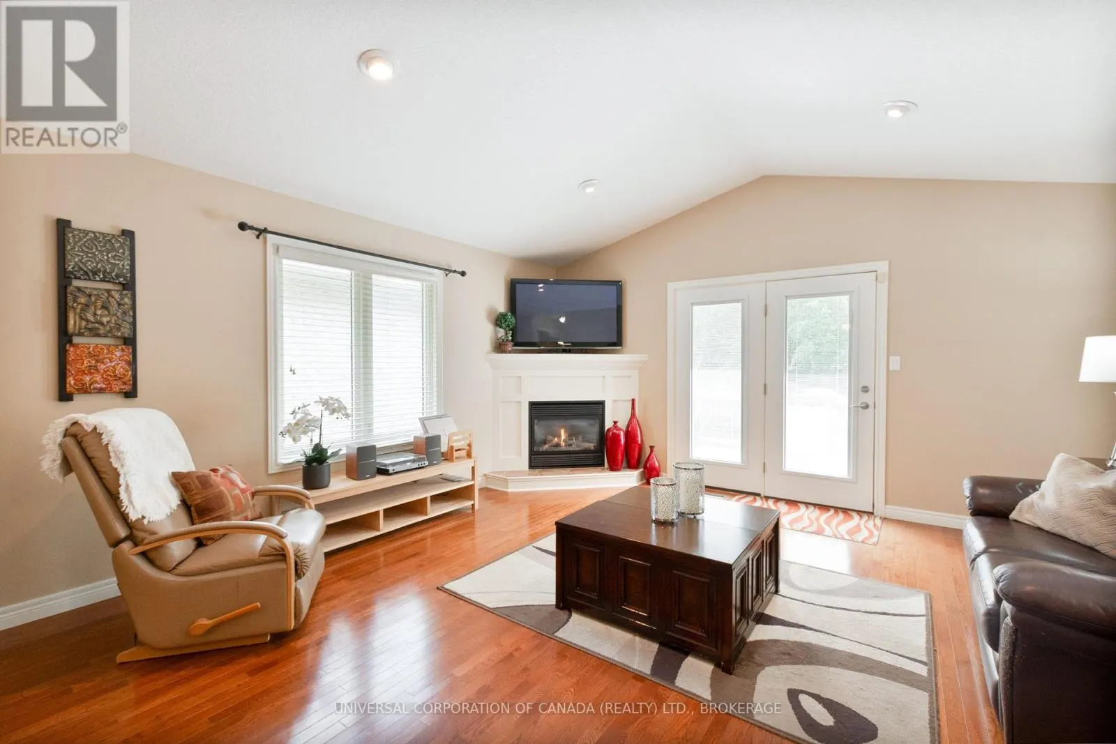 2 - 410 BURWELL ROAD, #2