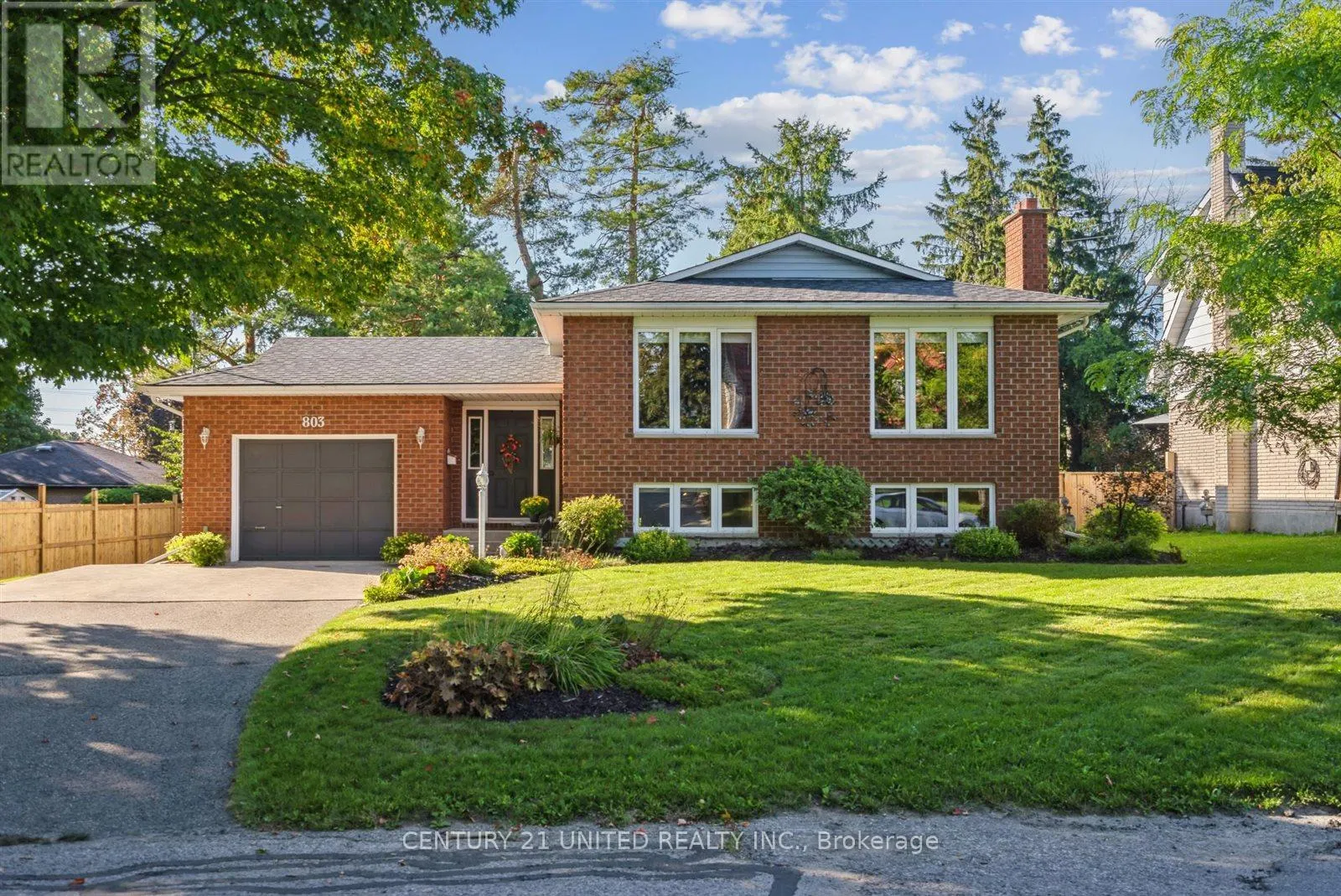 803 CROWLEY CRESCENT