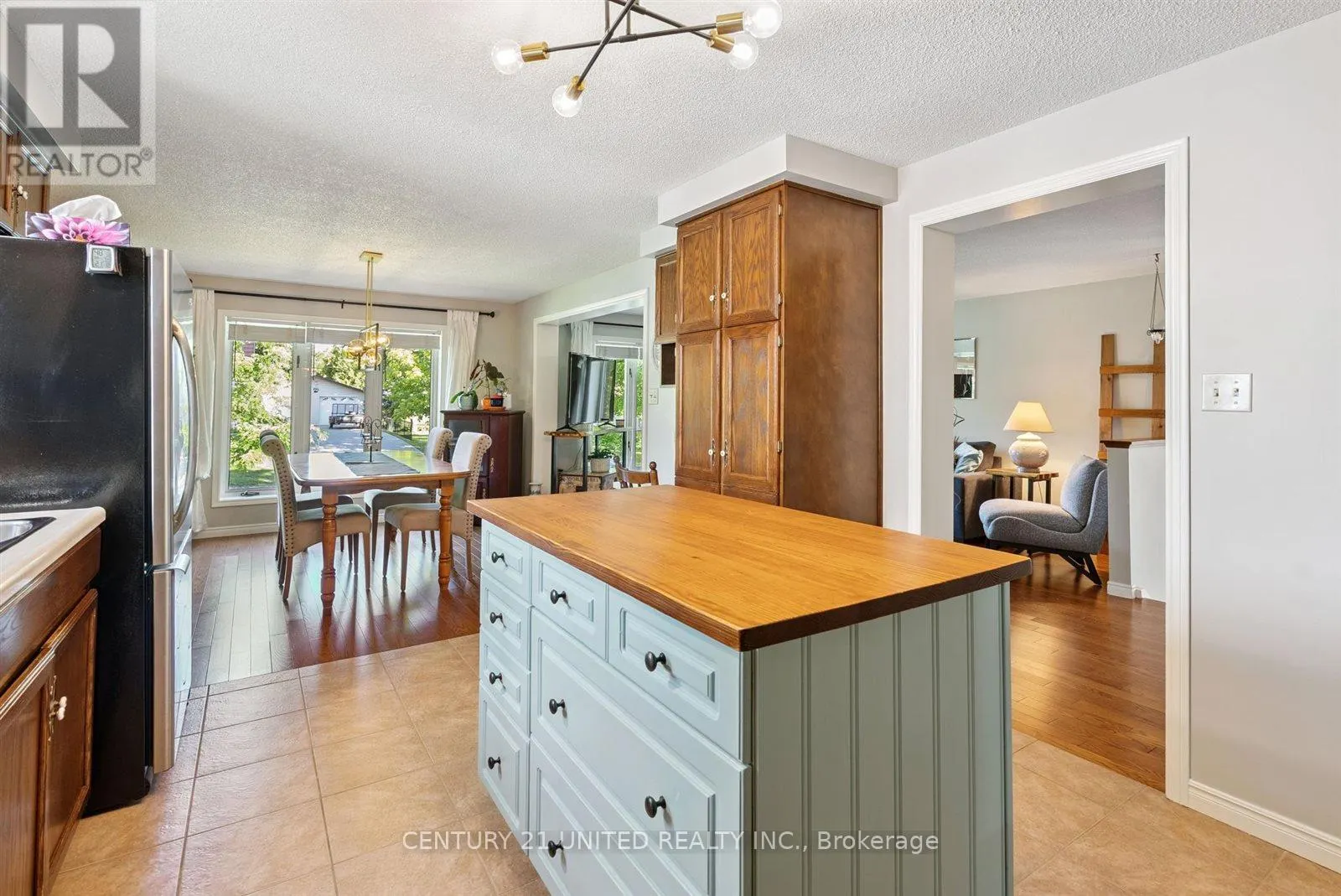 803 CROWLEY CRESCENT
