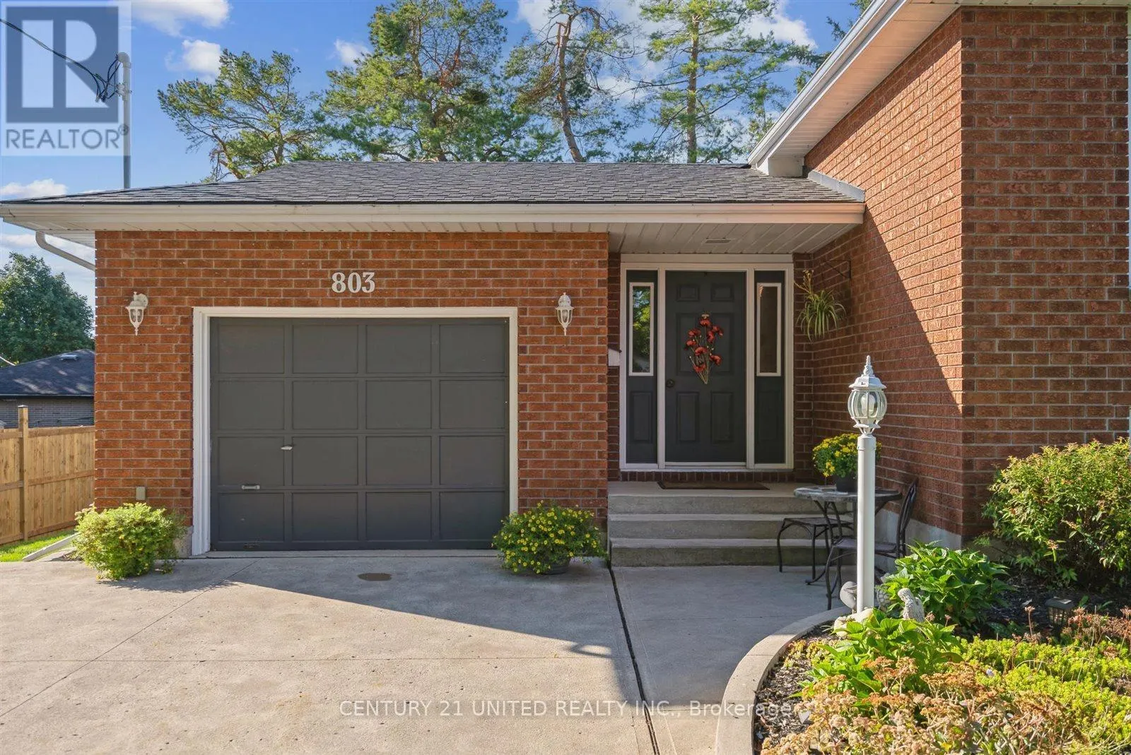 803 CROWLEY CRESCENT