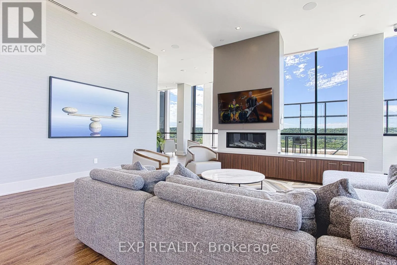 1204 - 385 WINSTON ROAD