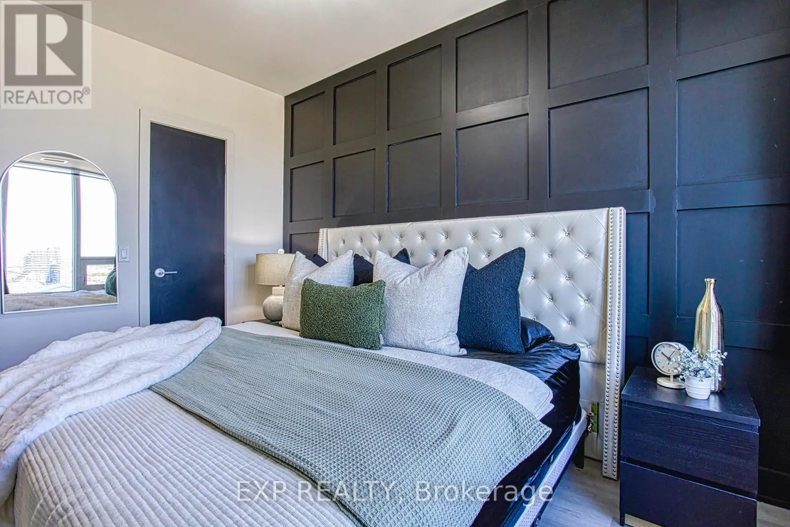 1204 - 385 WINSTON ROAD