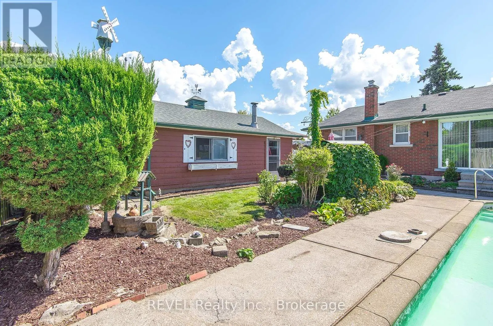 9 HAWTHORNE AVENUE