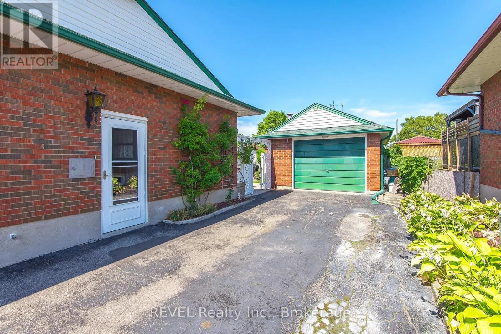 9 HAWTHORNE AVENUE