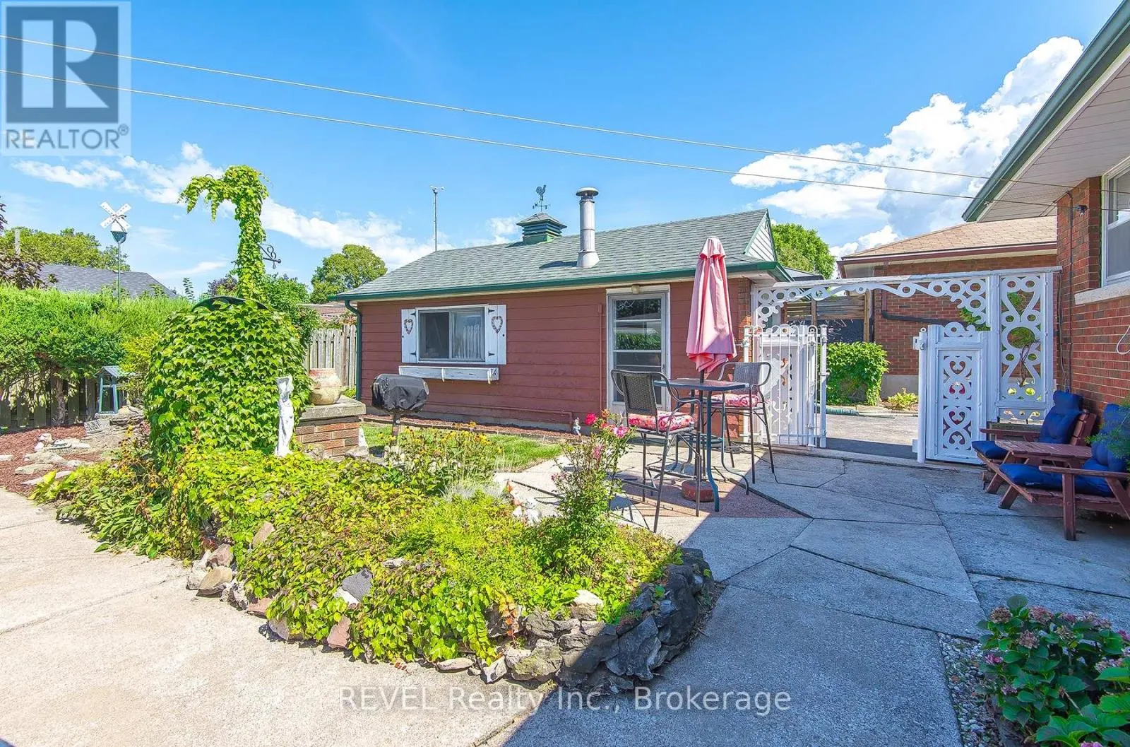 9 HAWTHORNE AVENUE