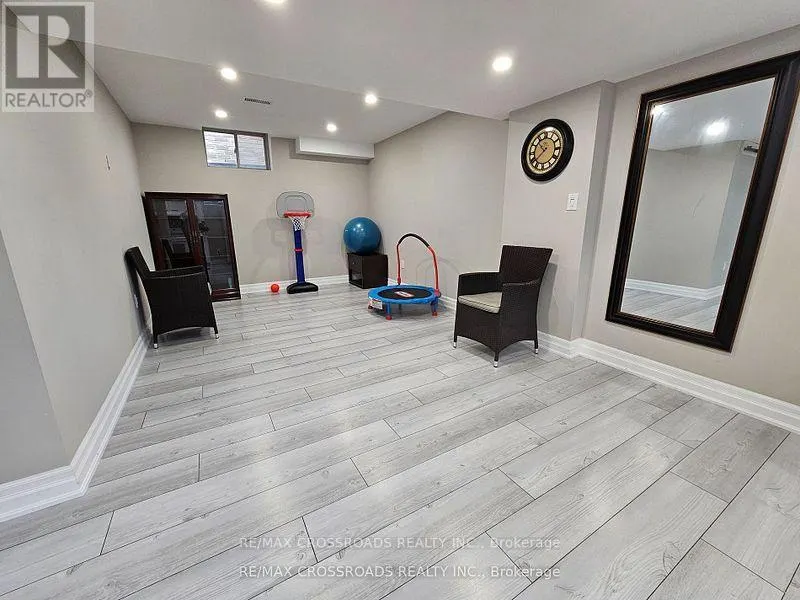 35 CUTTS CRESCENT