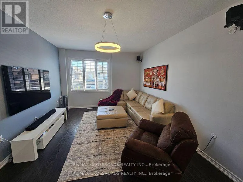 35 CUTTS CRESCENT