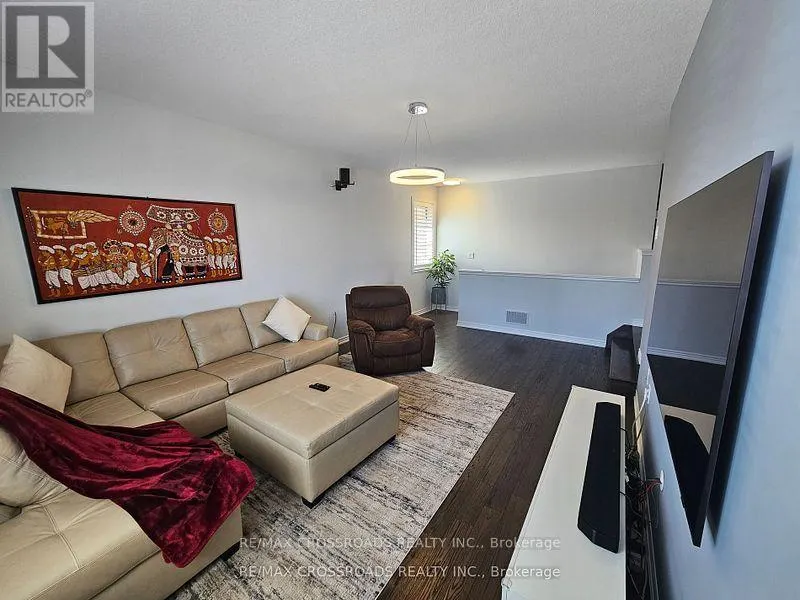 35 CUTTS CRESCENT