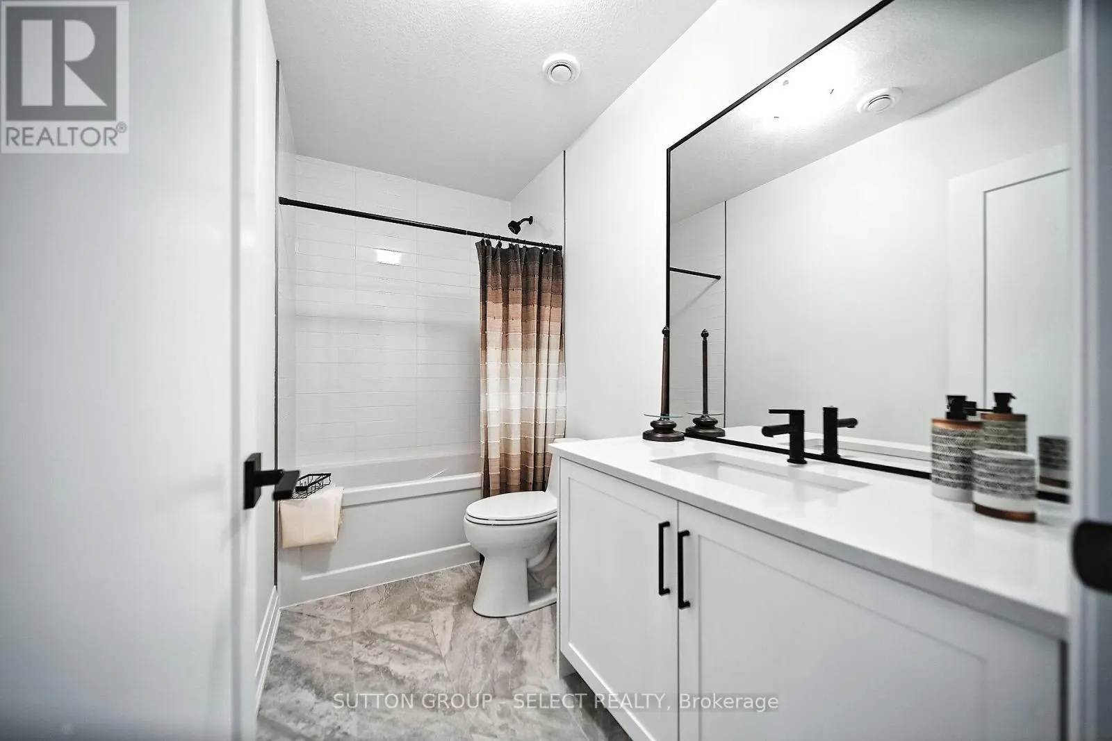 1894 FOUNTAIN GRASS DRIVE