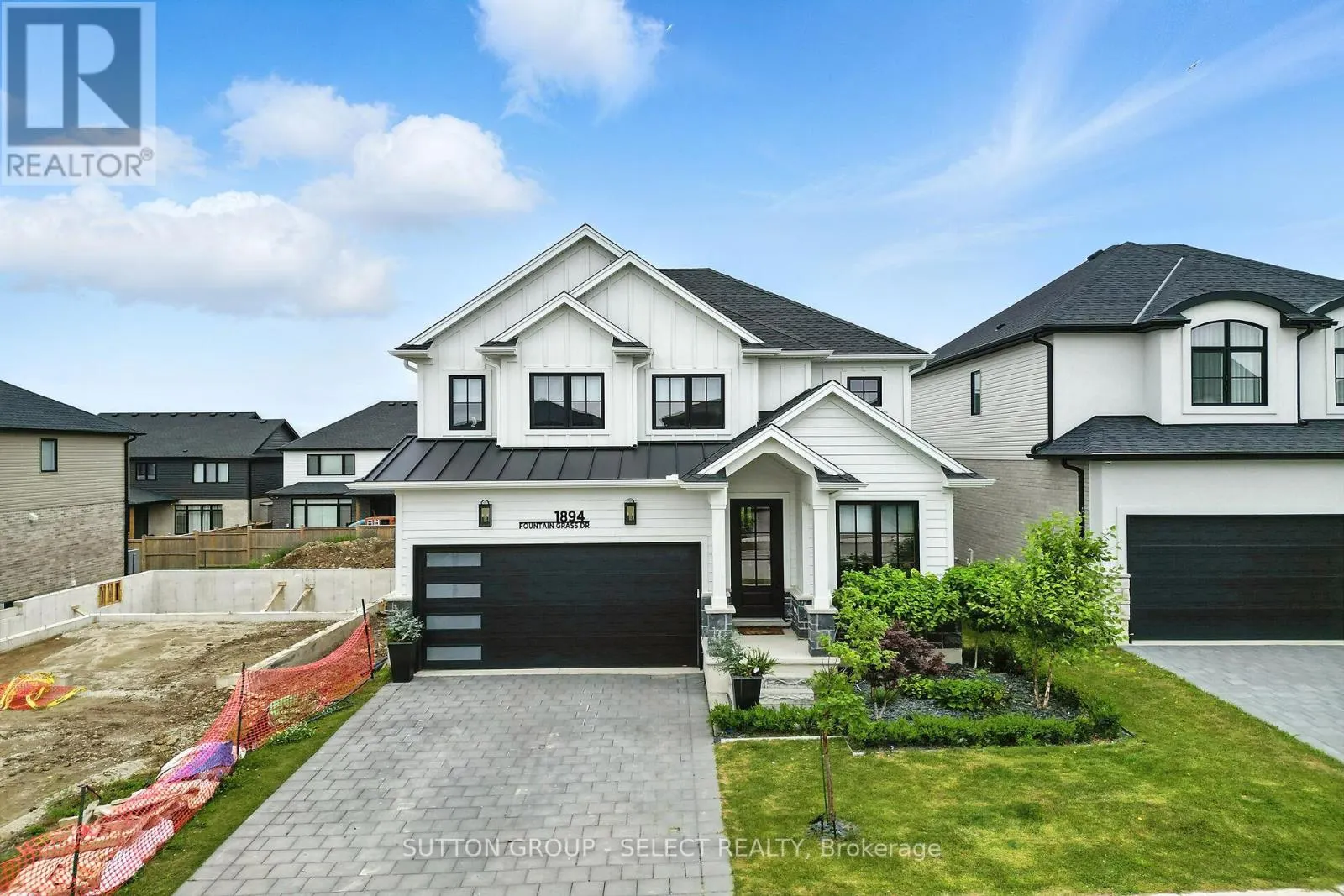 1894 FOUNTAIN GRASS DRIVE