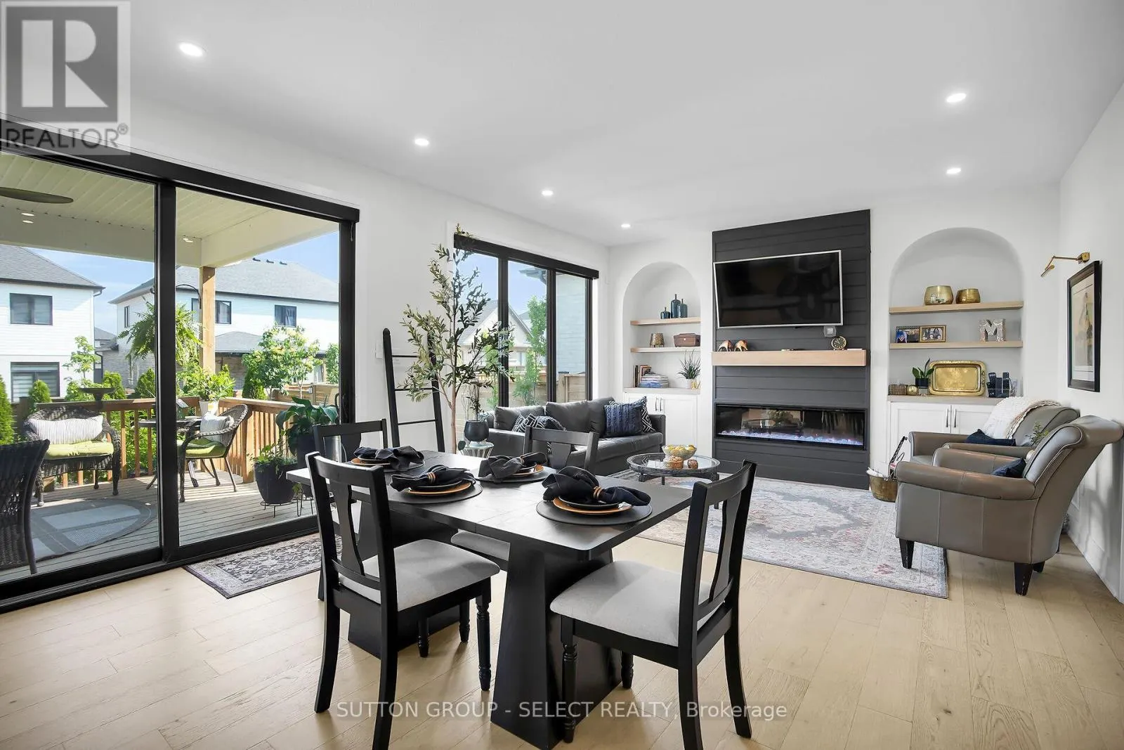 1894 FOUNTAIN GRASS DRIVE