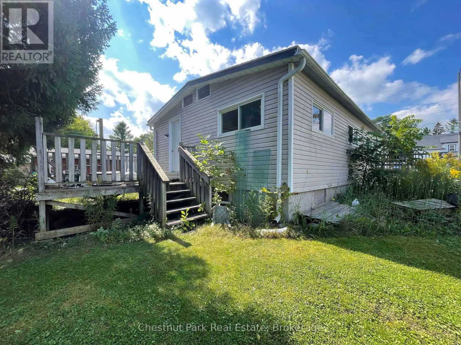 383 THOMPSON STREET