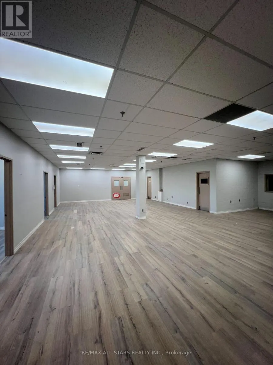 #1 - 701 BROOK ROAD N