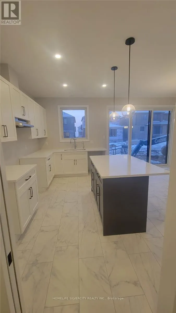 16 GRUNDY CRESCENT