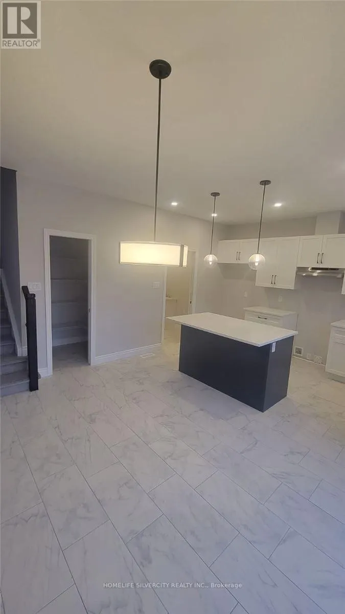 16 GRUNDY CRESCENT
