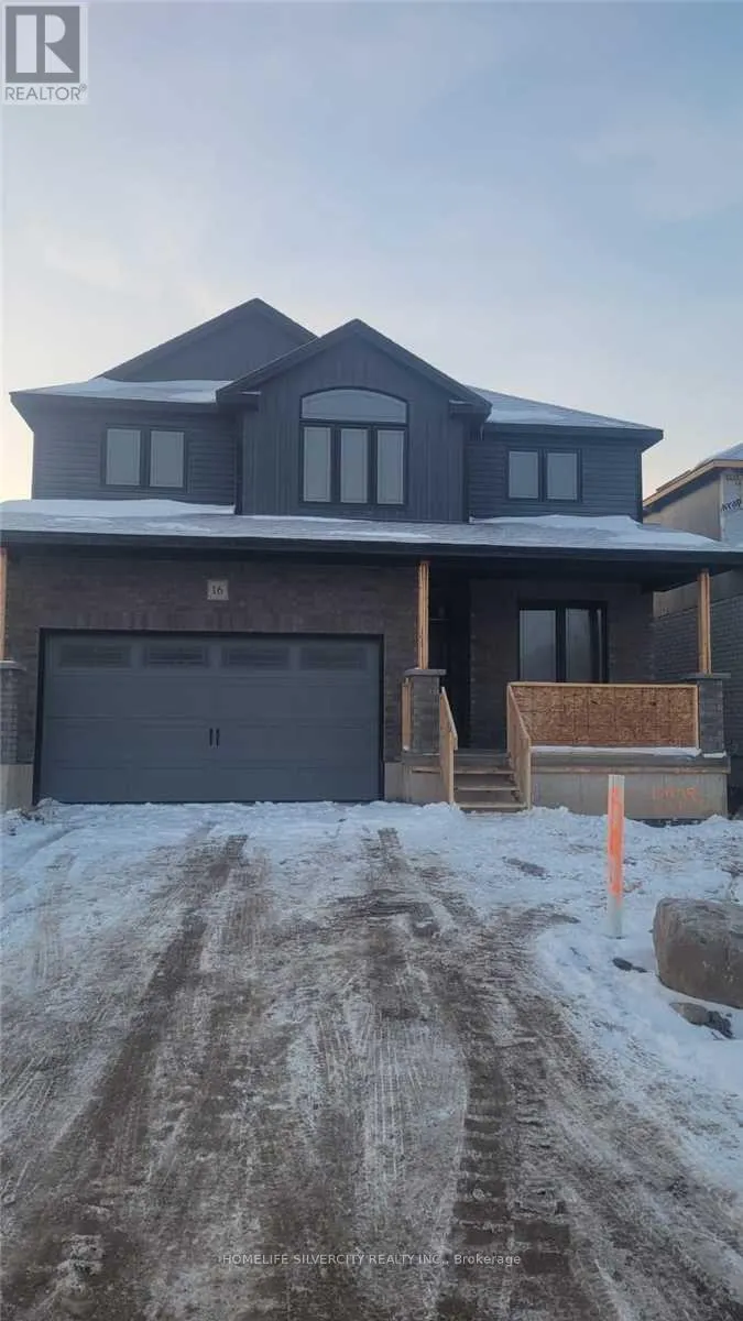 16 GRUNDY CRESCENT