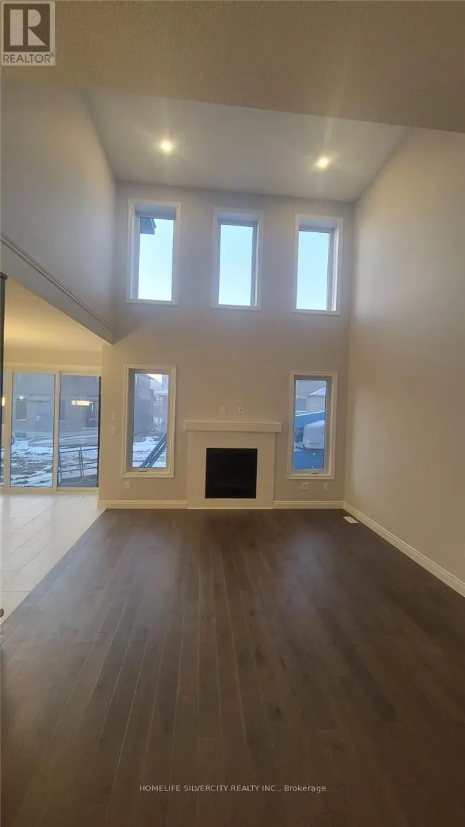 16 GRUNDY CRESCENT