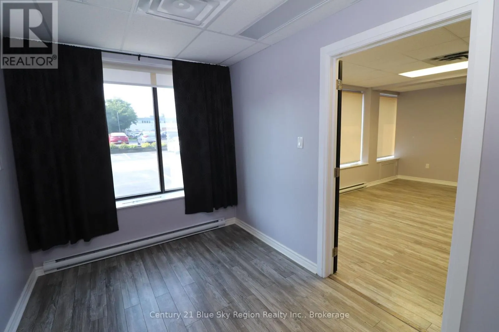 4 - 955 STOCKDALE ROAD, #4