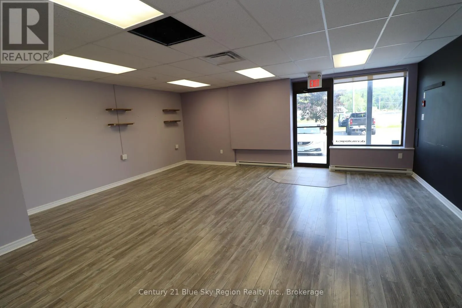 4 - 955 STOCKDALE ROAD, #4