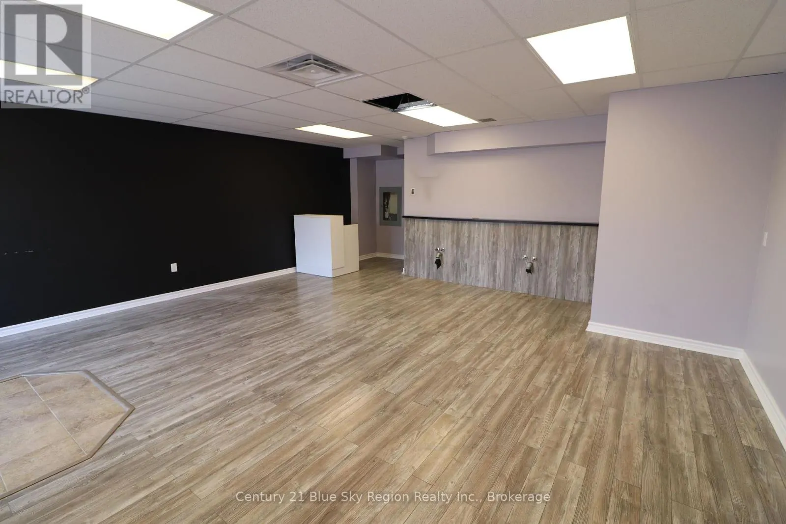 4 - 955 STOCKDALE ROAD, #4