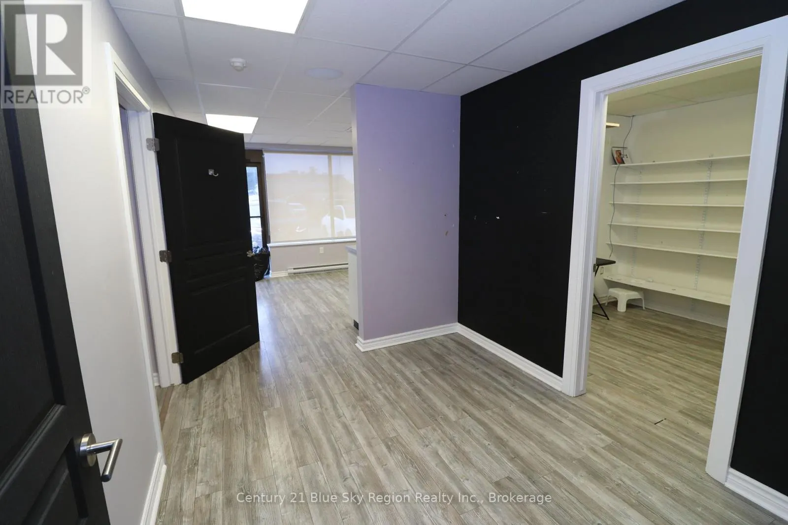4 - 955 STOCKDALE ROAD, #4