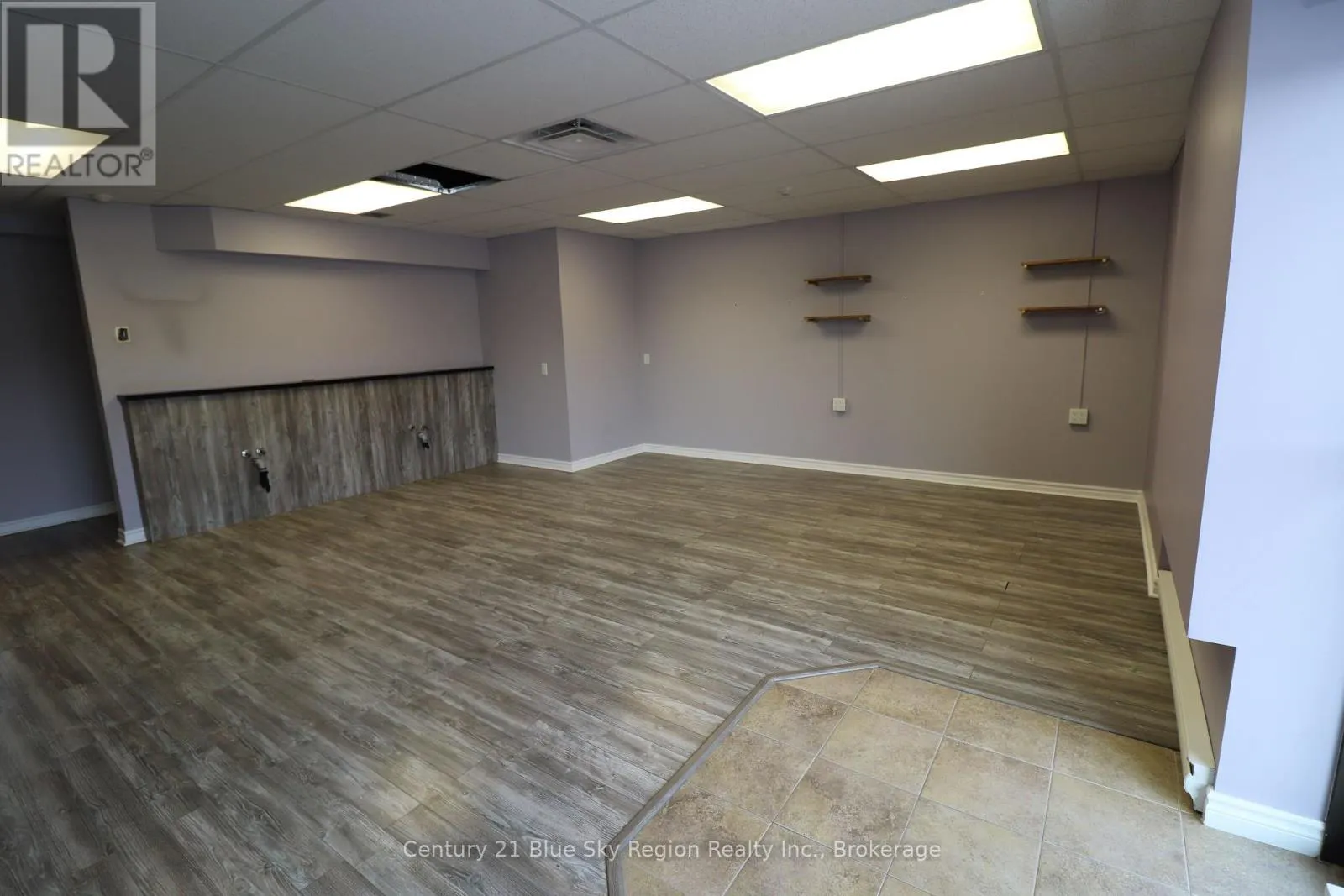 4 - 955 STOCKDALE ROAD, #4