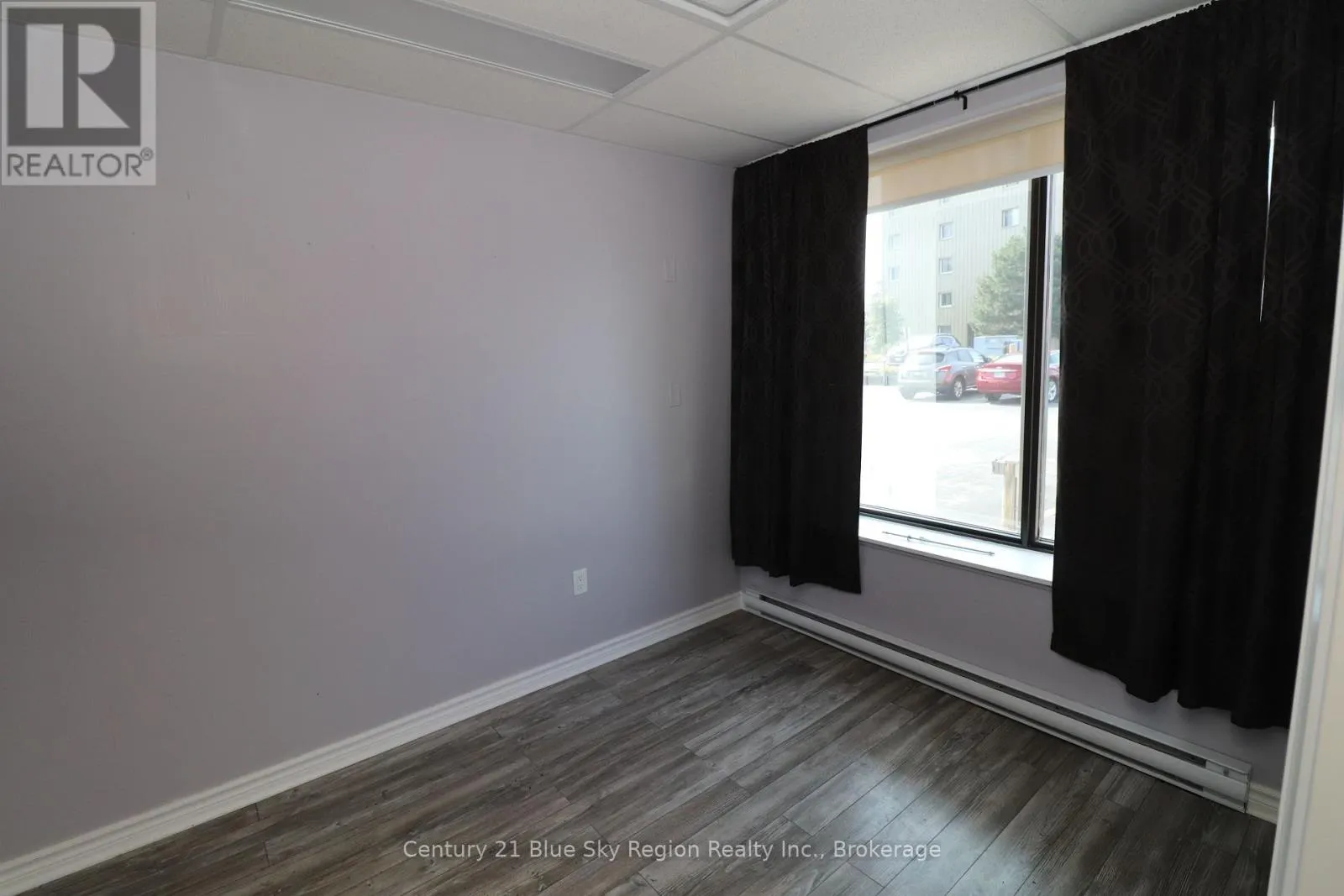 4 - 955 STOCKDALE ROAD, #4