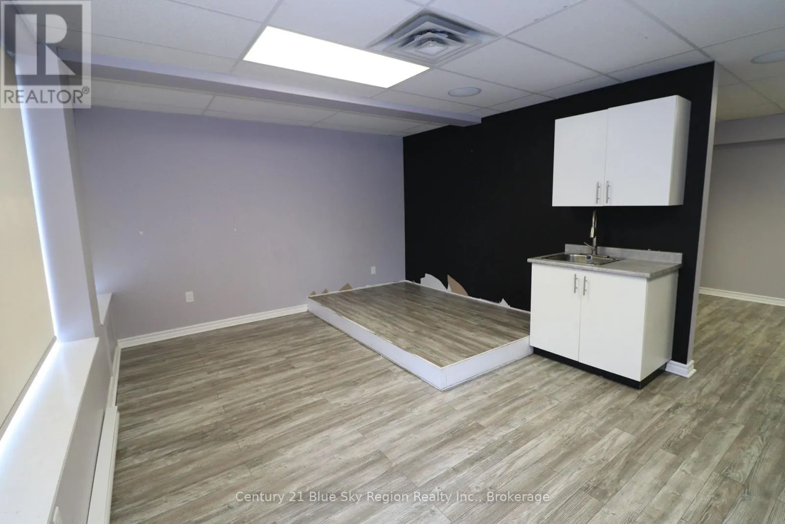4 - 955 STOCKDALE ROAD, #4