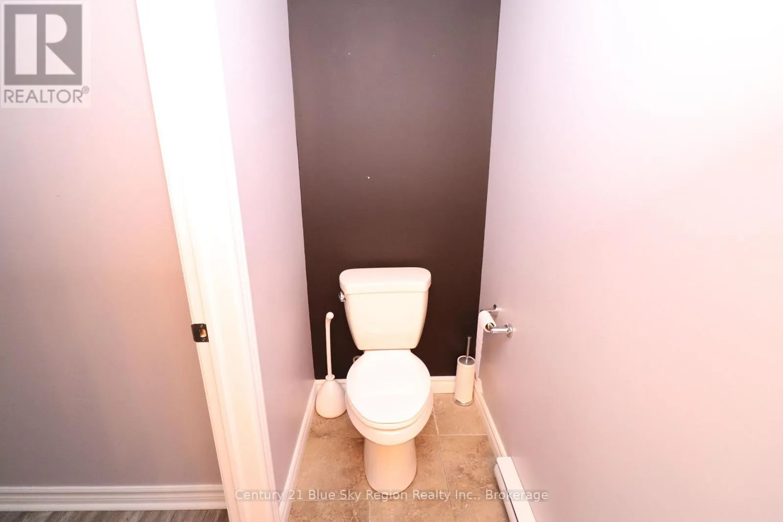 4 - 955 STOCKDALE ROAD, #4