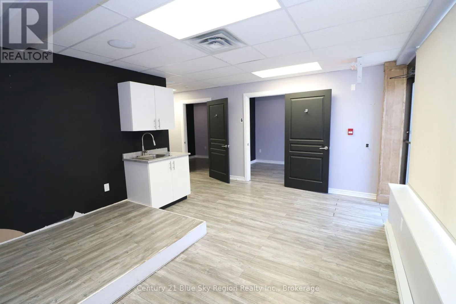 4 - 955 STOCKDALE ROAD, #4