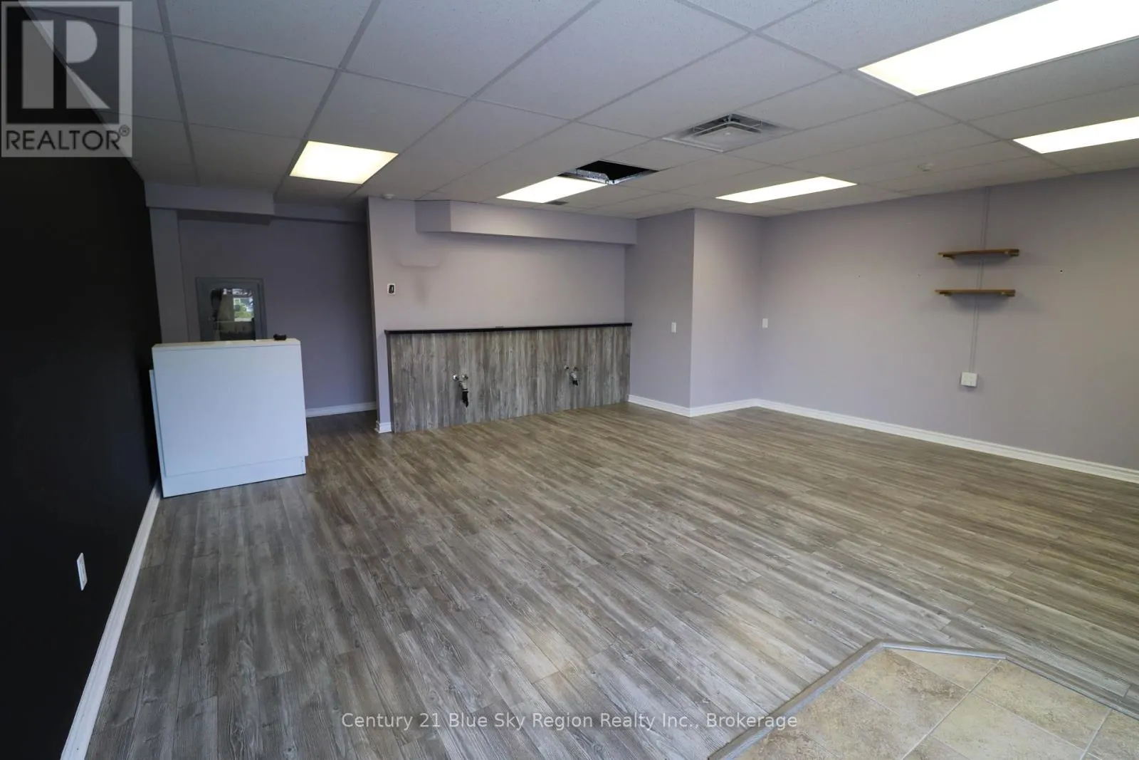 4 - 955 STOCKDALE ROAD, #4