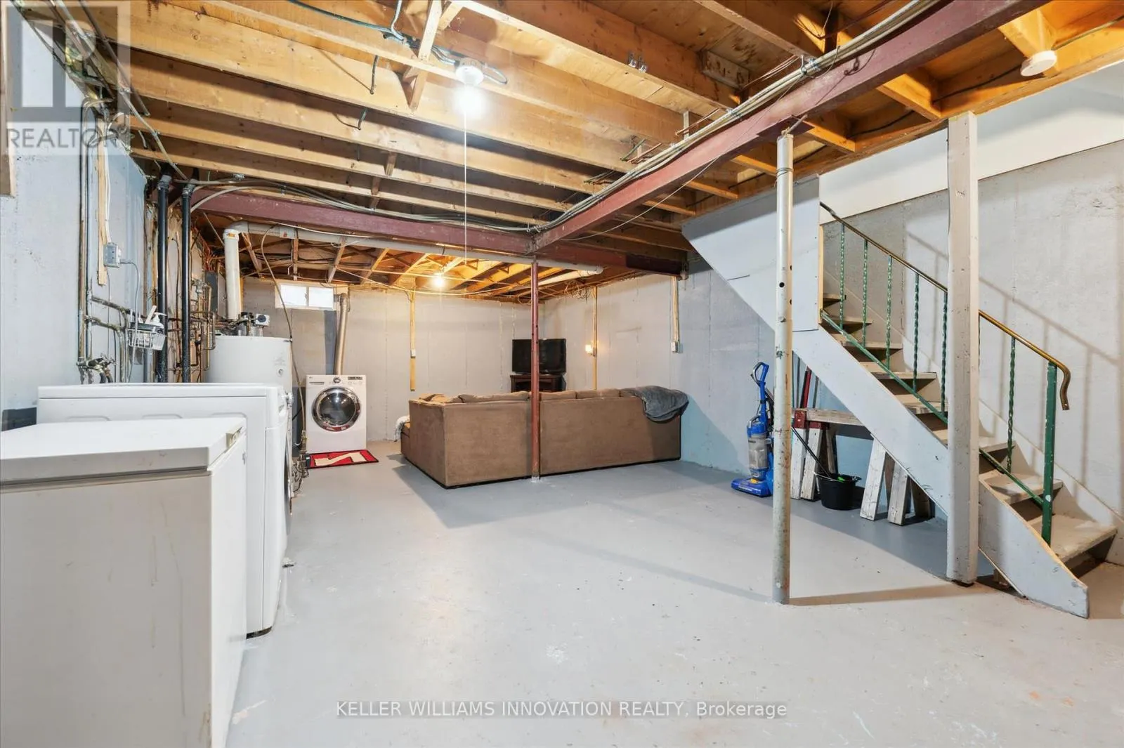 33 - 293 FAIRWAY ROAD N