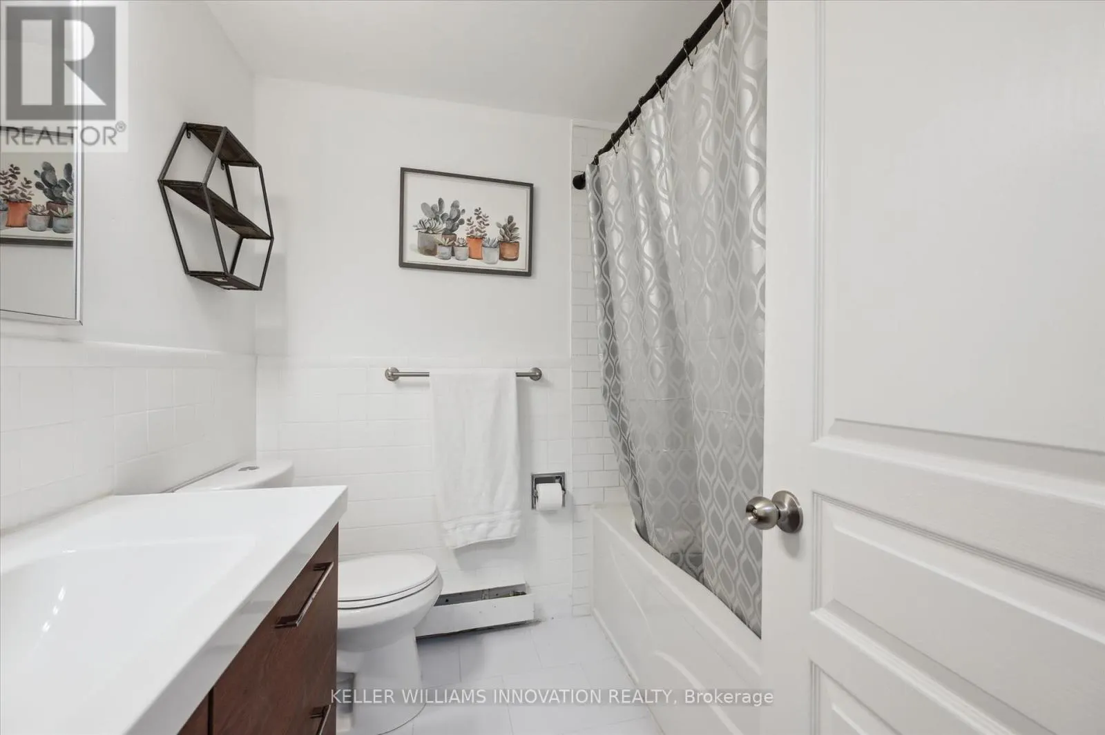 33 - 293 FAIRWAY ROAD N