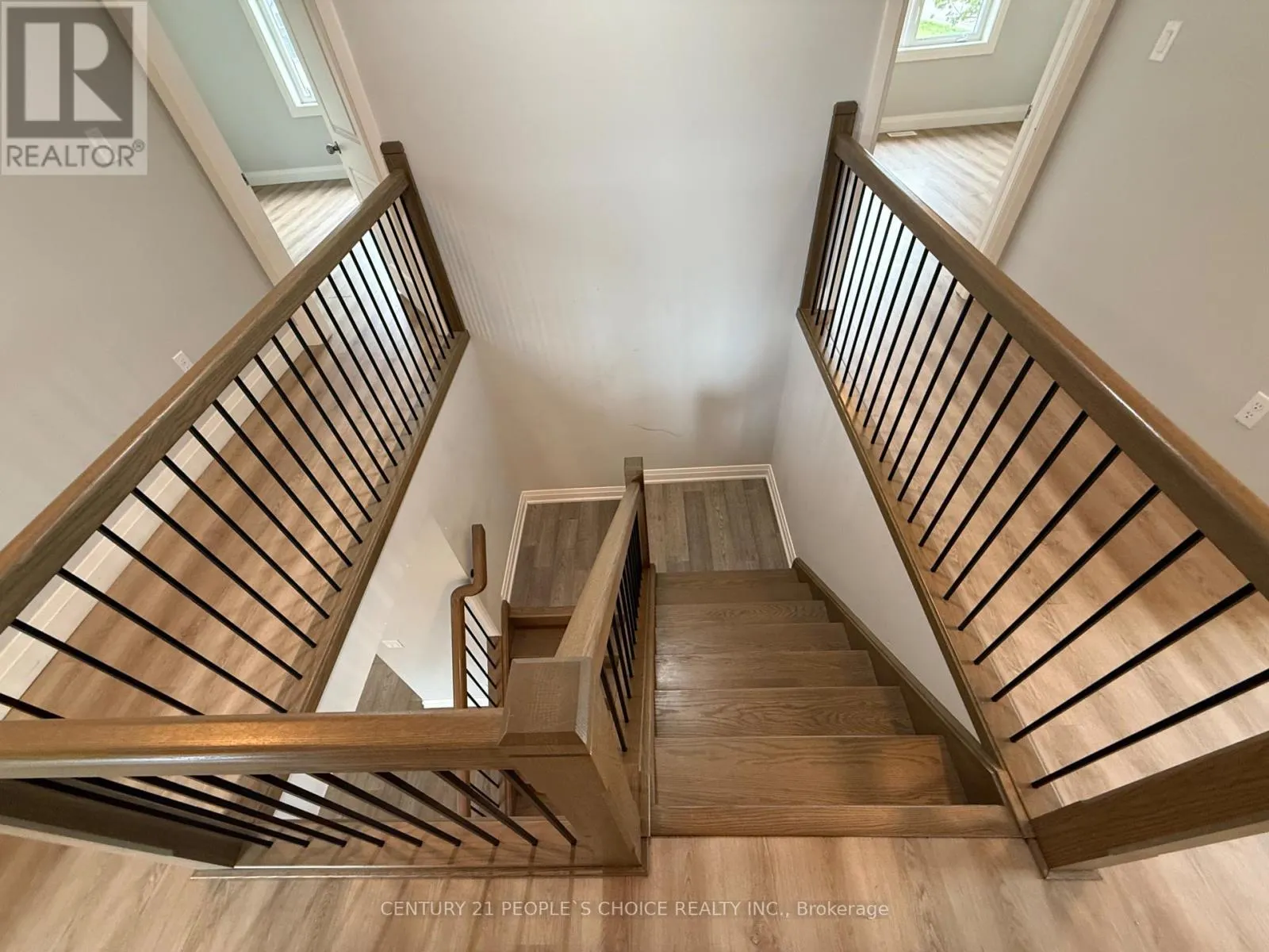UPPER - 562 FAIRWAY ROAD