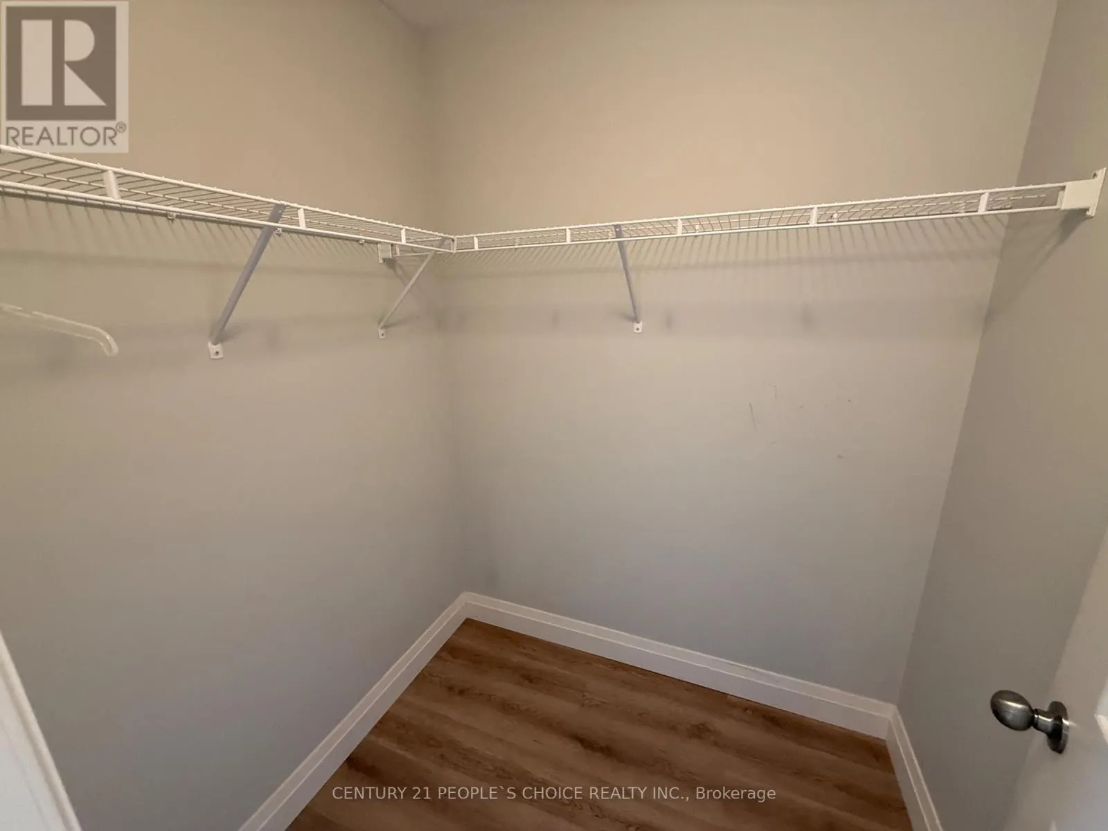 UPPER - 562 FAIRWAY ROAD