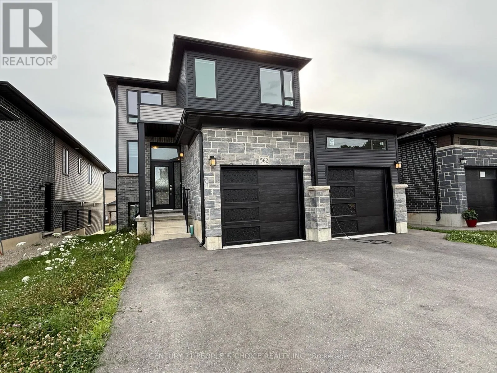 UPPER - 562 FAIRWAY ROAD
