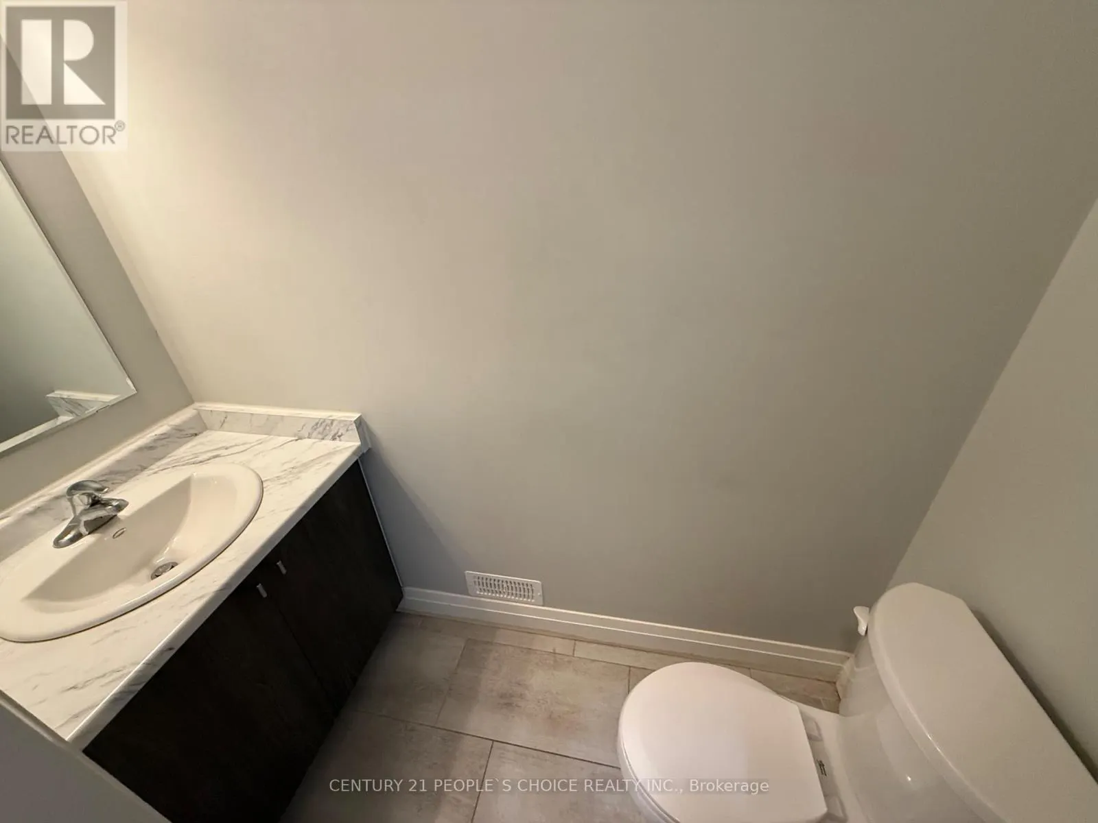 UPPER - 562 FAIRWAY ROAD