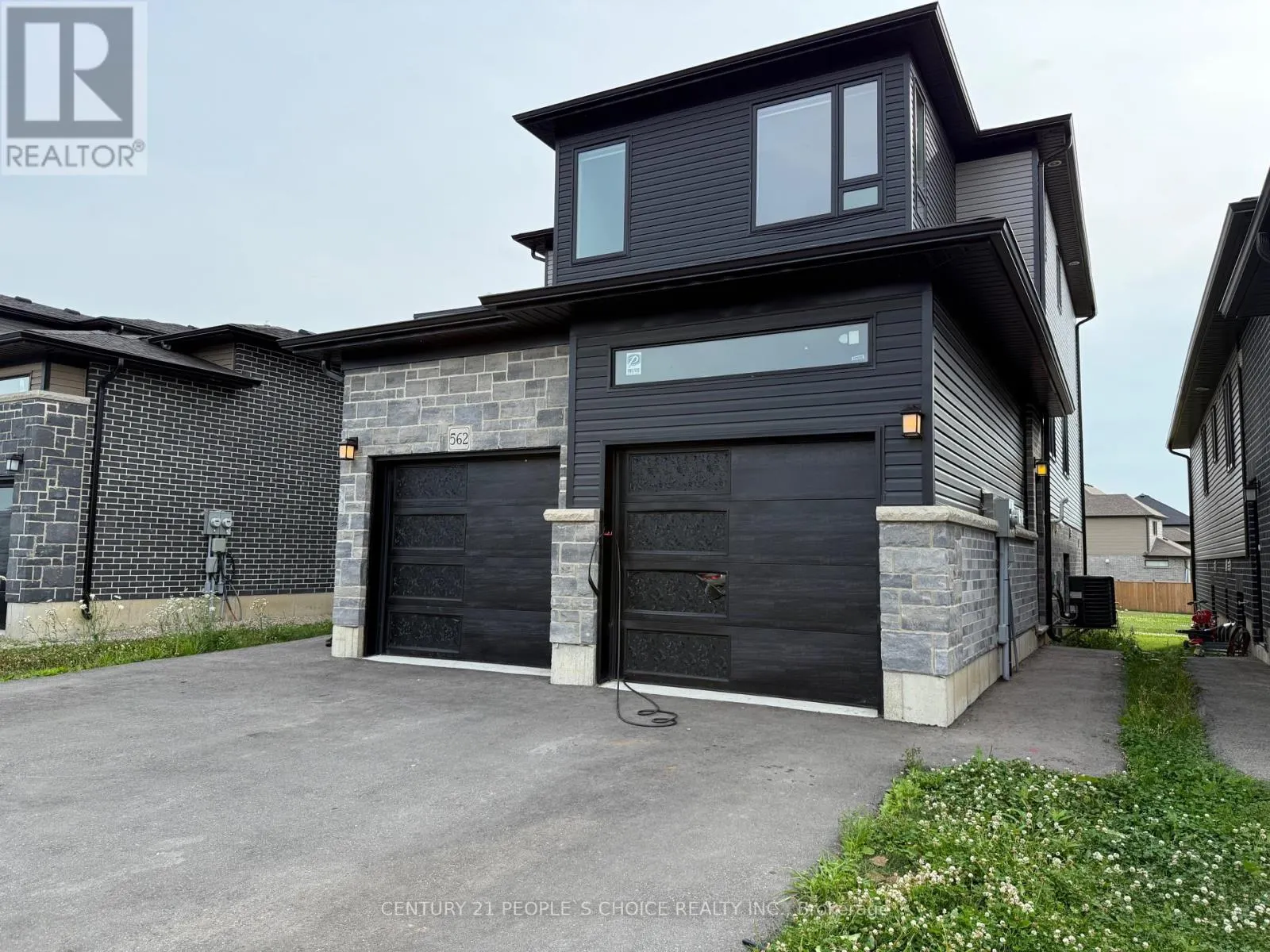 UPPER - 562 FAIRWAY ROAD