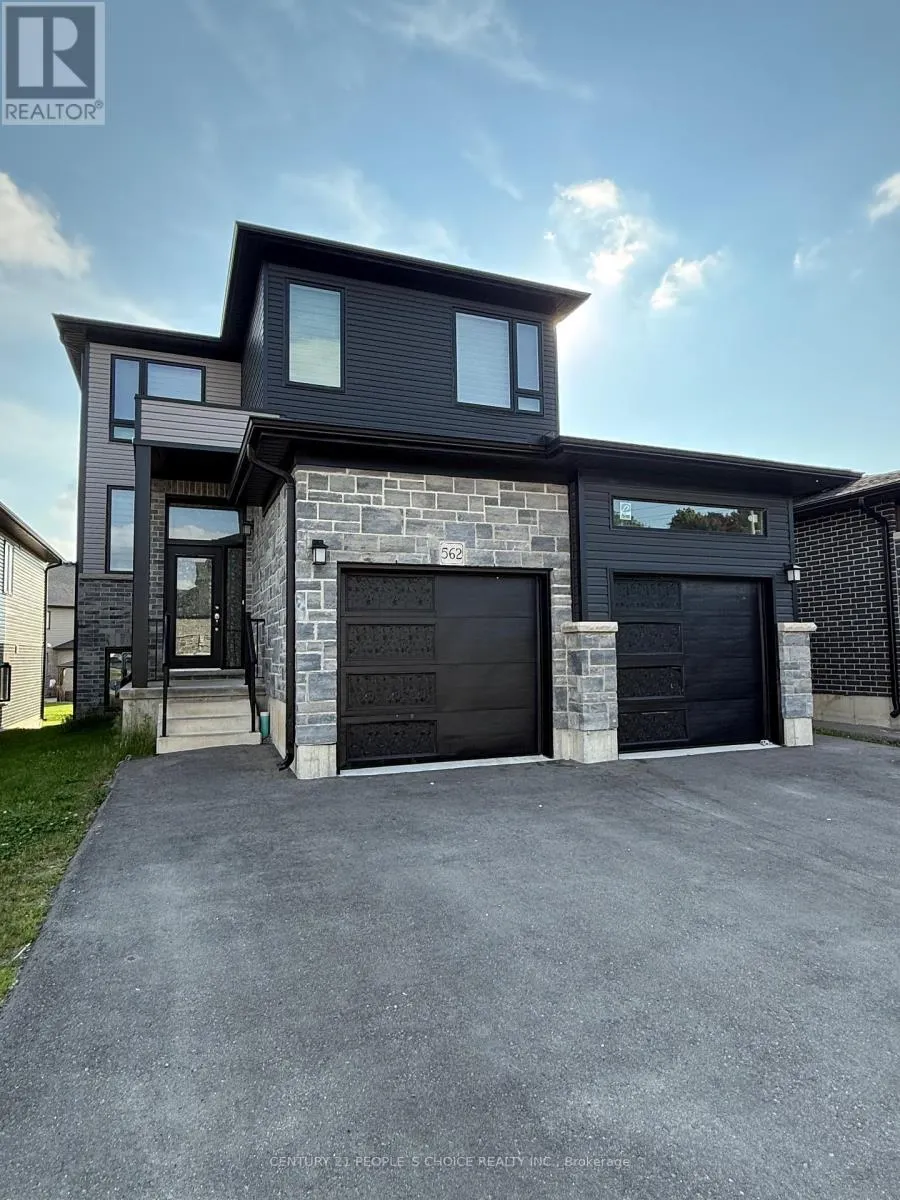 UPPER - 562 FAIRWAY ROAD
