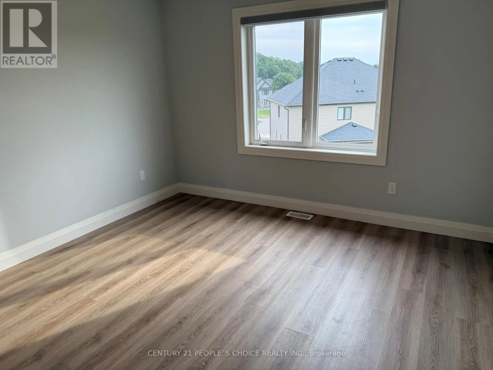 UPPER - 562 FAIRWAY ROAD