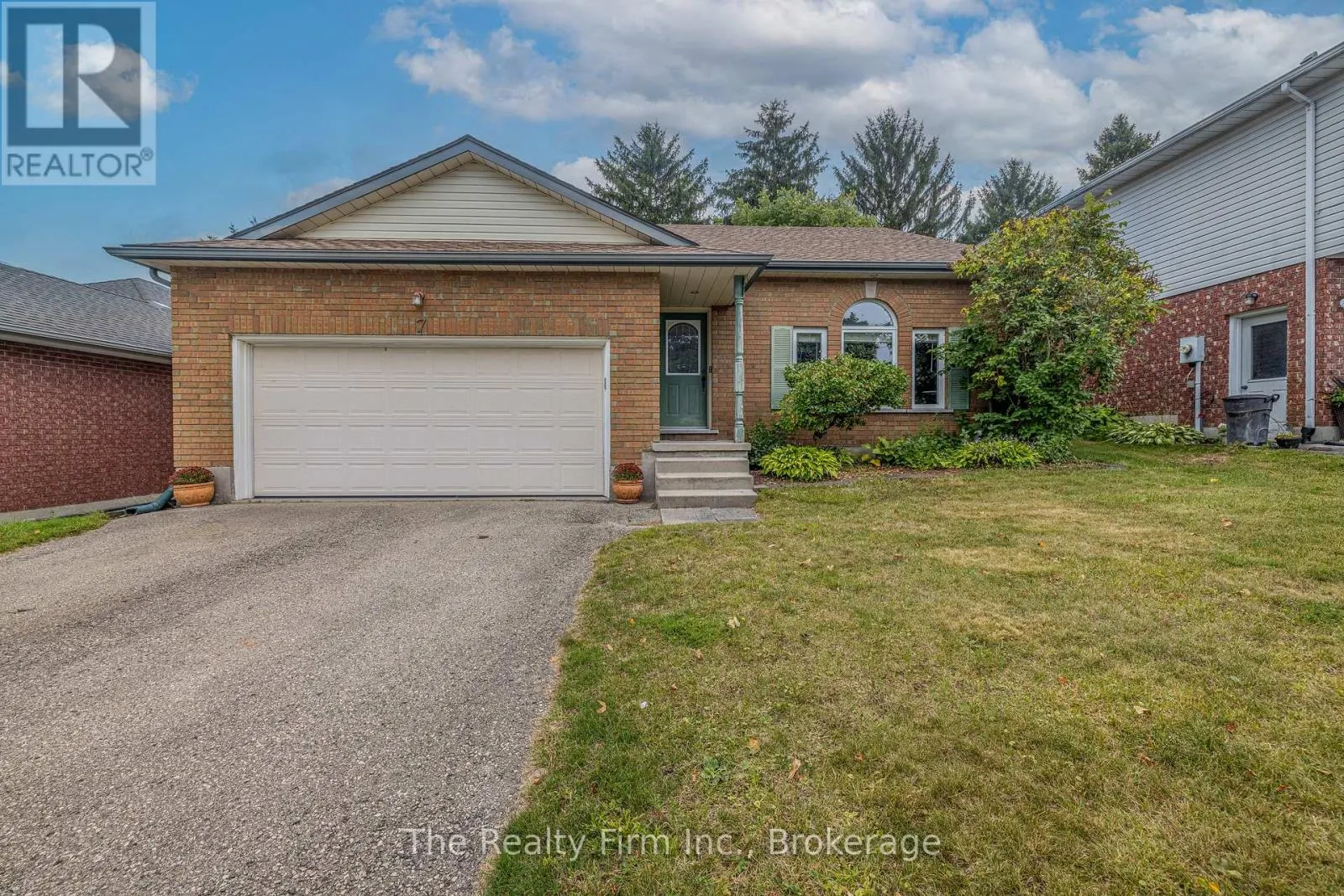 7 PINEHURST DRIVE