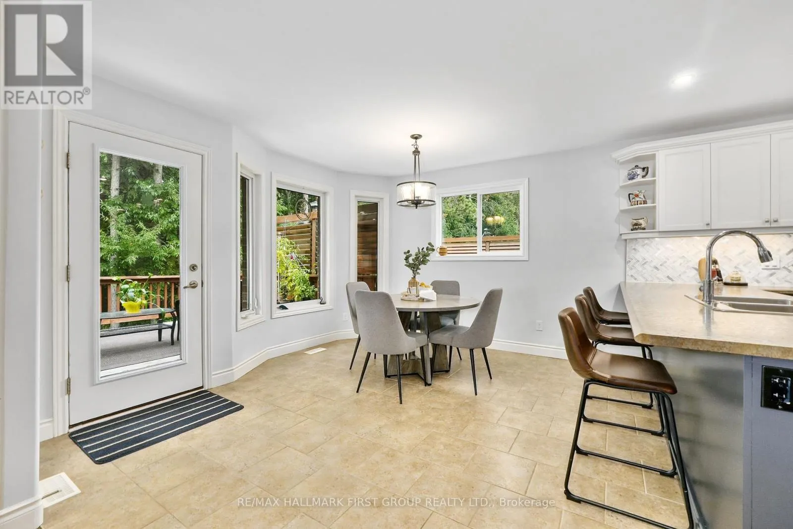 29 ALGONQUIN AVENUE