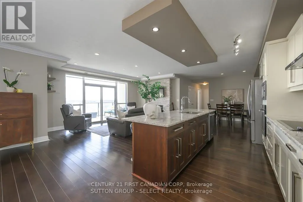 809 - 240 VILLAGEWALK BOULEVARD, #809