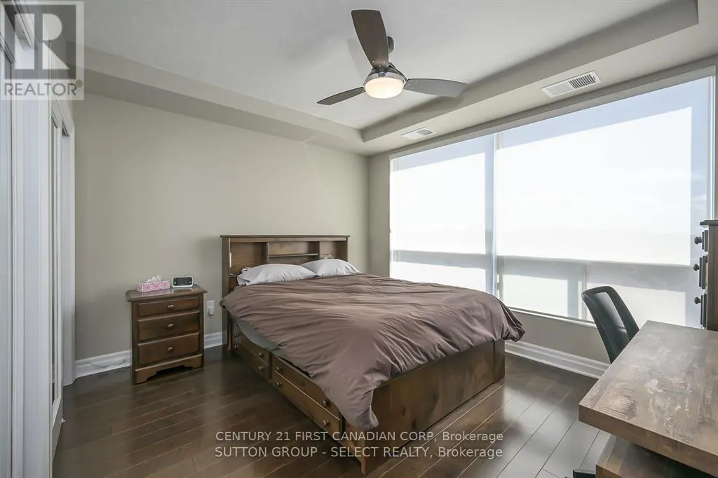 809 - 240 VILLAGEWALK BOULEVARD, #809